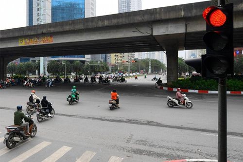 Lỗi vượt đèn đỏ, xe máy bị phạt bao nhiêu tiền?