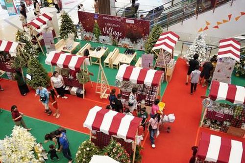 Đổ xô ghé thăm 'Ngôi làng Giáng sinh' tại thành phố Hồ Chí Minh