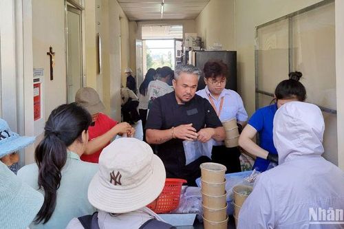 Nấu hàng nghìn tô phở tặng bệnh nhân tại Bệnh viện đa khoa tỉnh Lâm Đồng