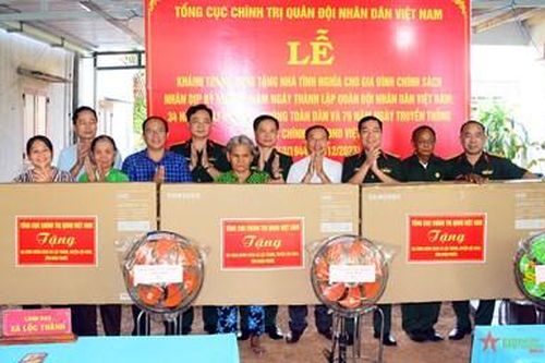 Tổng cục Chính trị Quân đội nhân dân Việt Nam trao 3 nhà tình nghĩa tại huyện Lộc Ninh, Bình Phước