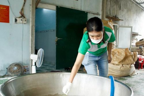 Quảng Ngãi: 8X hồi sinh nghề làm mật mía