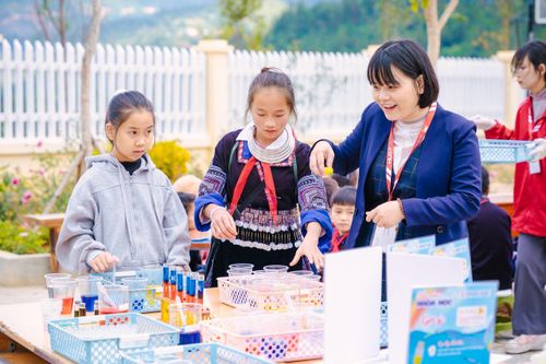 Mang giáo dục STEM đến gần với học sinh và giáo viên vùng cao