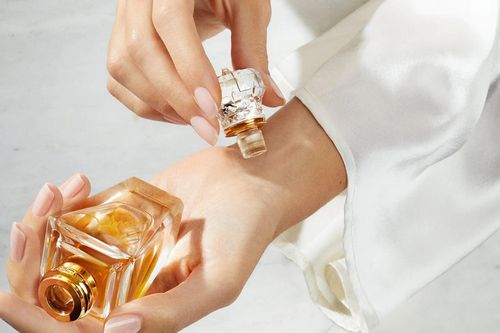 Nước hoa được coi là 'kẻ hủy diệt' sức khỏe đối với nhóm người này