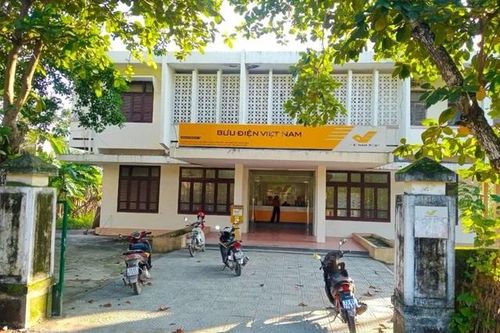 Nhân viên bưu điện 'ăn chặn' tiền trợ cấp người nghèo