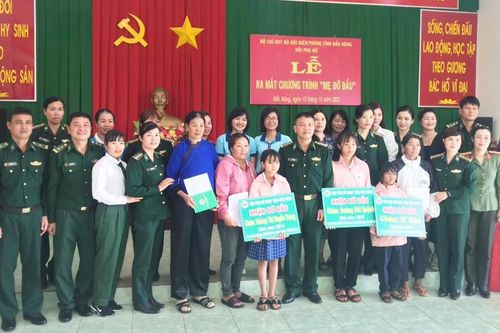 BĐBP Đắk Nông nhận đỡ đầu 3 cháu học sinh người dân tộc thiểu số theo Chương trình 'Mẹ đỡ đầu'