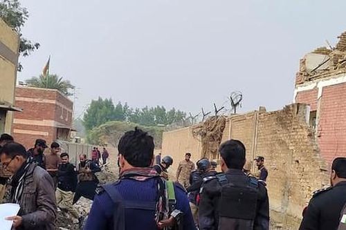 Pakistan: Nhóm chiến binh lao xe vào doanh trại quân đội, hàng chục quân nhân thiệt mạng