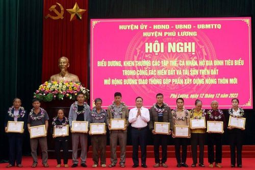 Thái Nguyên: Tôn vinh nhiều cá nhân, tập thể hiến đất xây dựng nông thôn mới