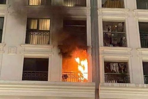 Cư dân chung cư than trời vì ném tàn thuốc bừa bãi, tiềm ẩn nguy cơ cháy nổ