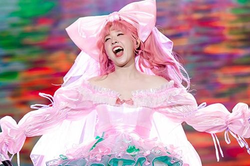 Hậu Vietnam Idol, nữ sinh 20 tuổi ra mắt MV với tạo hình 'độc lạ'
