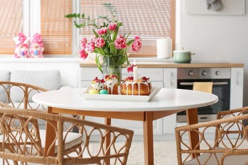 Nhiều gia đình rục rịch sửa sang, trang hoàng nhà cửa để đón Tết