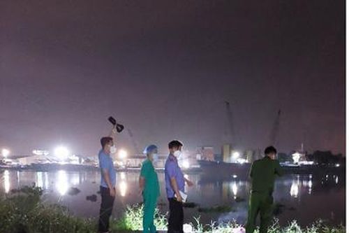 Kiểm sát khám nghiệm hiện trường việc phát hiện thi thể nữ trôi trên sông Vàm Cổ Đông