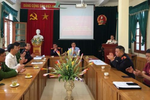 Trao quyết định bổ nhiệm Phó Viện trưởng VKSND huyện Chợ Đồn