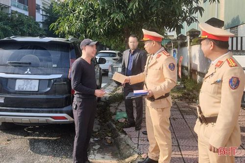 'Tiện đâu dừng, đỗ đó', nhiều tài xế bị xử phạt