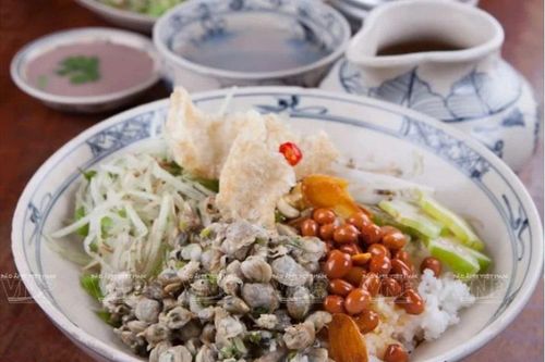 Cơm hến xứ Huế - ăn một lần là nhớ mãi hương vị thanh mát và cay cay