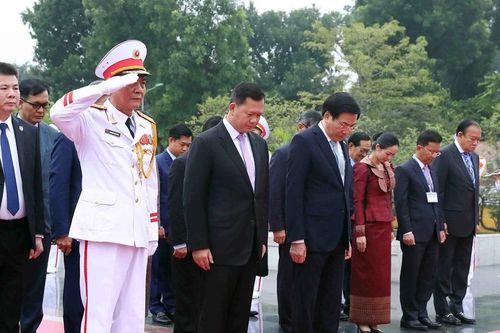 Thủ tướng Campuchia viếng Chủ tịch Hồ Chí Minh, tưởng niệm các Anh hùng Liệt sỹ