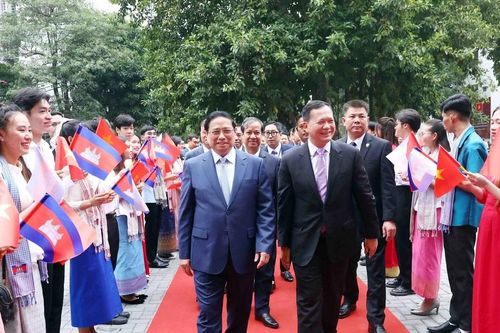 Thủ tướng Việt Nam và Campuchia thăm Trường Đại học Ngoại thương