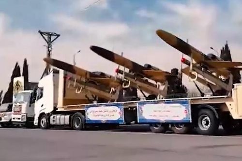 Video Iran hé lộ máy bay chiến đấu không người lái với tên lửa đáng gờm