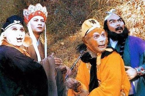 Như Lai đã cho Quan Âm ba chiếc vòng, tại sao bà chỉ đeo cho Tôn Ngộ Không mà không phải là Bát Giới và Sa Tăng?