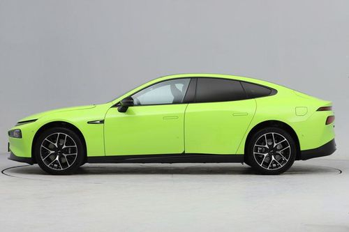 Sedan đẹp long lanh, công suất 276 mã lực, giá 'hạt dẻ'