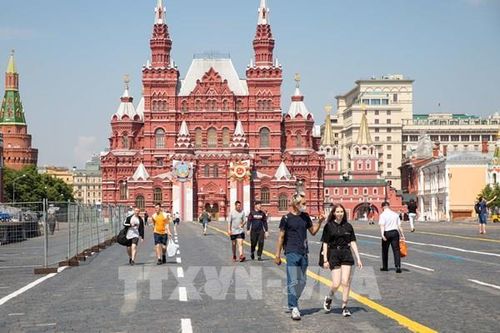 Doanh thu của các doanh nghiệp Nga giảm một nửa