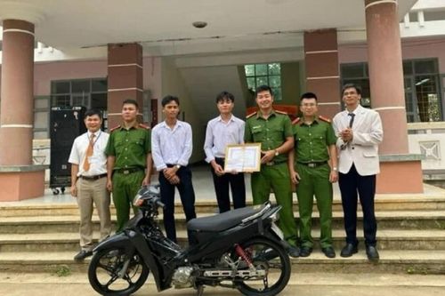 Nam sinh lớp 11 dũng cảm truy đuổi gần 10km để bắt giữ kẻ trộm xe máy