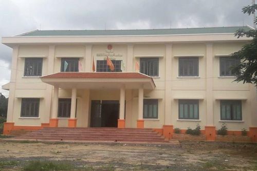 Khởi tố công chức địa chính xã nhận tiền làm 'sổ đỏ'