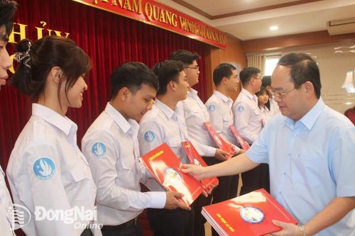 Thường trực Tỉnh ủy gặp gỡ đoàn đại biểu tham dự Đại hội đại biểu toàn quốc Hội Sinh viên Việt Nam lần thứ XI