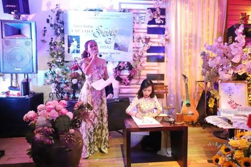 Những ngọn lửa sưởi ấm trang sách!