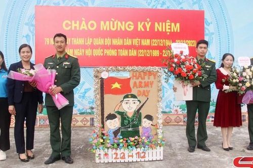 Gần 400 học sinh tham quan, trải nghiệm tại đơn vị quân đội