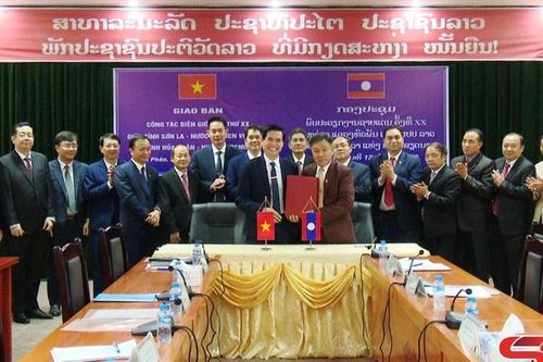 Giao ban công tác biên giới lần thứ XX giữa tỉnh Sơn La và tỉnh Hủa Phăn
