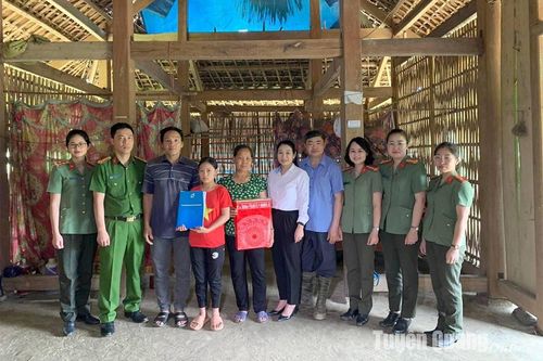Mẹ đỡ đầu - Không để trẻ em bị bỏ lại phía sau