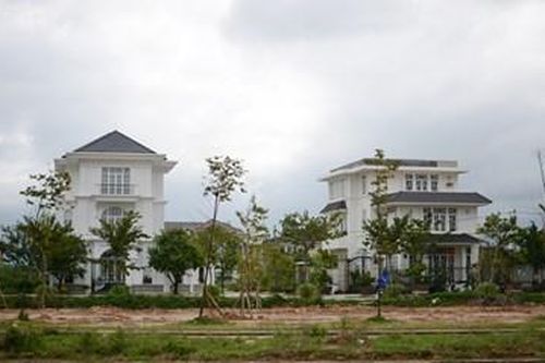 Nhân đi nộp thuế…