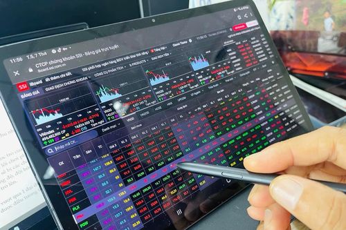 Hủy niêm yết cổ phiếu từng bị cựu lãnh đạo Louis Holdings 'làm giá'