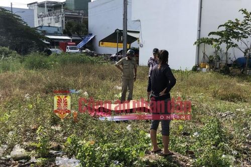 Người đàn ông tử vong bất thường tại bãi đất trống ven đường