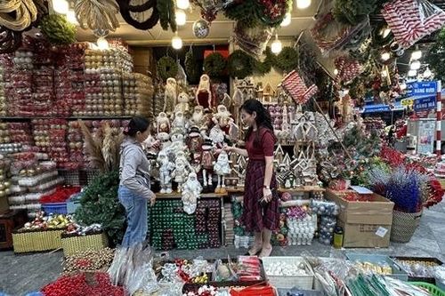 Sôi động thị trường quà tặng, đồ trang trí Giáng sinh