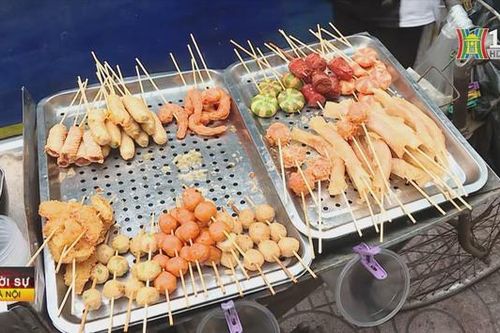 Nguy cơ mất an toàn thực phẩm tại cổng trường học