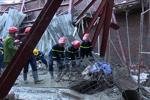 Sập nhà đang xây ở Thái Bình: Nạn nhân mắc kẹt không qua khỏi