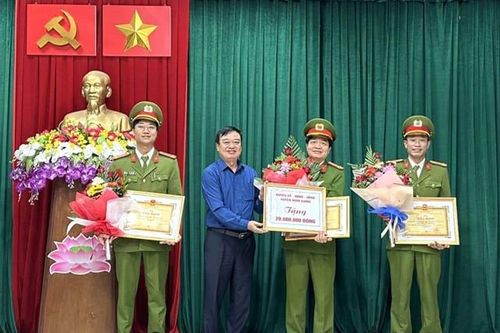 Phá nhiều vụ trộm cắp xe máy, Công an huyện Ninh Giang được Chủ tịch huyện khen thưởng