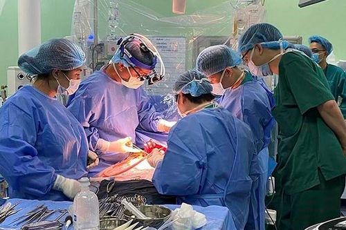 Làm chủ kỹ thuật cao trong phẫu thuật, giành giật lại sự sống cho nhiều bệnh nhi