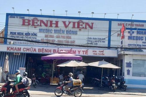 Chồng vừa ngủ dậy phát hiện con trai 1 tuổi tử vong, vợ bị thương