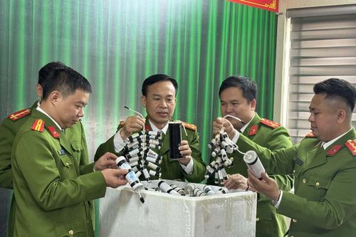 Triệt phá đường dây sản xuất, buôn bán pháo hoa giả của Bộ Quốc phòng