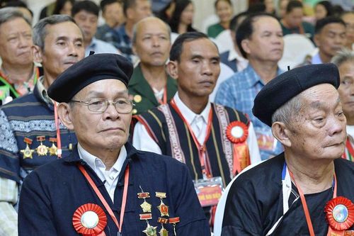BẢN TIN MẶT TRẬN: Người có uy tín truyền cảm hứng về những điều tốt đẹp trong đồng bào DTTS