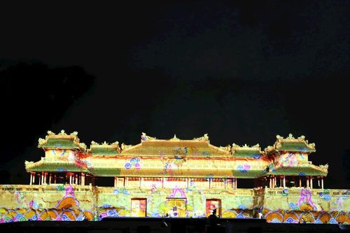 'Đại tiệc' ánh sáng tại Huế by light - The live show