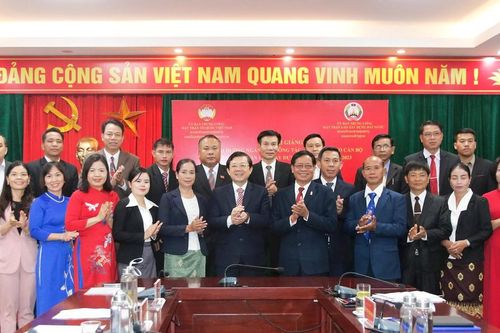 BẢN TIN MẶT TRẬN: Khai giảng khóa bồi dưỡng công tác Mặt trận cho cán bộ Mặt trận Lào Xây dựng đất nước