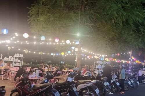 Hải Phòng: Phố ẩm thực Thế Lữ 'hút' khách