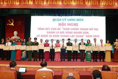 Long Biên khen thưởng nhiều tập thể, cá nhân tiêu biểu thực hiện công tác năm