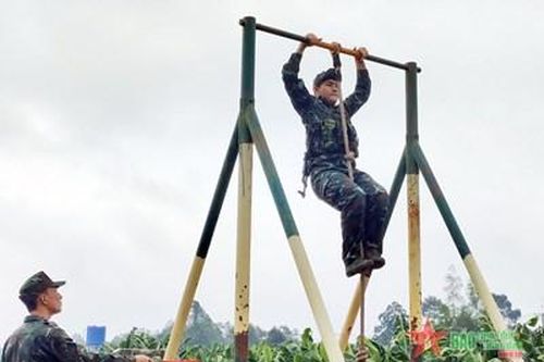 Chính trị viên đa năng