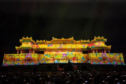 Ngọ Môn Huế lung linh, huyền ảo trong chương trình nghệ thuật Huế by light - The live show