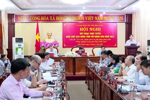Chủ tịch UBND tỉnh Bình Phước đối thoại với nông dân