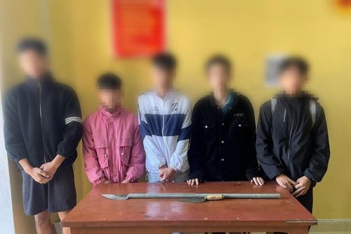 Ngăn chặn học sinh định xử nhau bằng dao bầu
